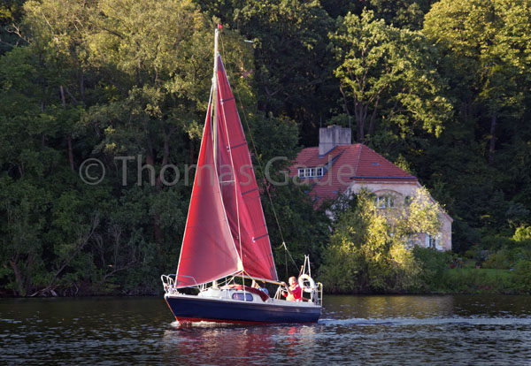 Berlin.  Wannsee. Pfaueninsel. Havel. Boote. Wassersport. Segelboot