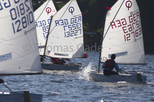 Berlin. Fluss Havel. Segelboote. Kinder beim Training in Optimisten