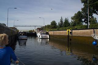 18. 8. 2012. Brandenburg. Havelkanal. Schleuse Sch?lde. Motorboote beim Schleusen