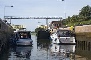 18. 8. 2012. Brandenburg. Havelkanal. Schleuse Sch?lde. Motorboote beim Schleusen