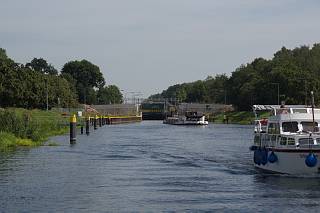 18. 8. 2012. Brandenburg. Havelkanal. Schleuse Sch?lde. Binnenschiff beim Einlaufen in die Schleuse