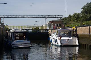 18. 8. 2012. Brandenburg. Havelkanal. Schleuse Sch?lde. Motorboote beim Schleusen