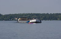 Dateiname=Binnenschiff-20120727-202.jpg
Dateigröße=110KB
Abmessungen: 880x565
hinzugefügt am: 08. Januar 2016 Binnenschiff-20120727-202.jpg
