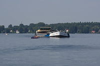 Dateiname=Binnenschiff-20120727-203.jpg
Dateigröße=110KB
Abmessungen: 880x584
hinzugefügt am: 08. Januar 2016 Binnenschiff-20120727-203.jpg