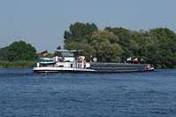Dateiname=Binnenschiff-20120819-166.jpg
Dateigröße=187KB
Abmessungen: 880x585
hinzugefügt am: 08. Januar 2016 Binnenschiff-20120819-166.jpg