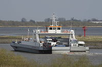 Wischhafen-Faehre-20130502-177.jpg