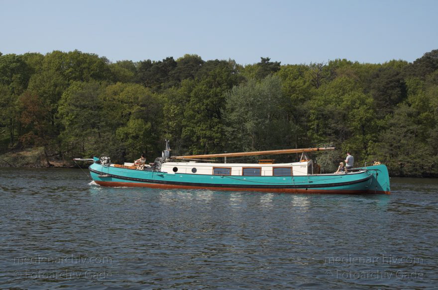 Berlin. Wannsee. Bootsfahrt.
Schlüsselwörter: 2011,Berlin,Boote,Motorboot,Motorboote,Sportboot,Sportboote,Wannsee,Wassersport,Zehlendorf