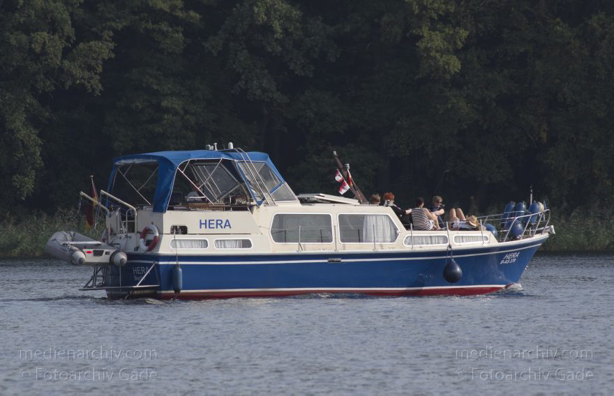 Berlin. Tegeler See. Motorboot
5. 9. 2014. Berlin. Reinickendorf. Tegeler See. Motorboot
Schlüsselwörter: 2014,Berlin,Boot,Motorboot,Reinickendorf,segeln,Tegel,Tegeler See