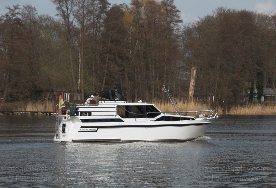 Berlin. Boote auf der Havel.
3. 4. 2011 Berlin. Reinickendorf. Tegel. Spandau. Boote auf der Havel.
Schlüsselwörter: 2011,Berlin,Boote,Havel,Motorboot,Motorboote,Reinickendorf,Spandau,Sportboot,Sportboote,Tegel