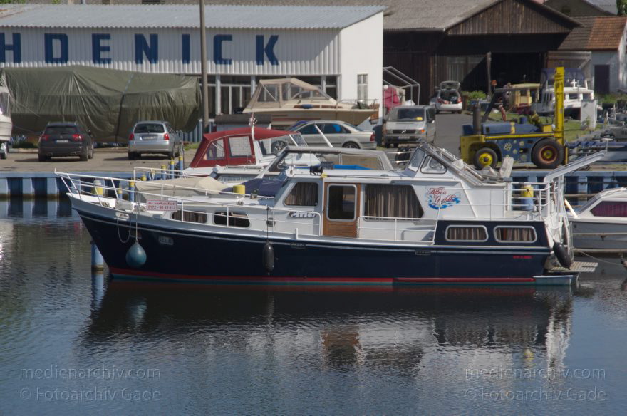 Zehdenick. Marina am Fluss Havel
3. 5. 2014. Brandenburg. Ruppiner Land. Zehdenick. Marina am Fluss Havel. Boote. Liegeplatz. Hafen.
Schlüsselwörter: 2014,Boote,Brandenburg,Fluss,Havel,Liegeplatz,Marina,Ruppiner Land,Zehdenick