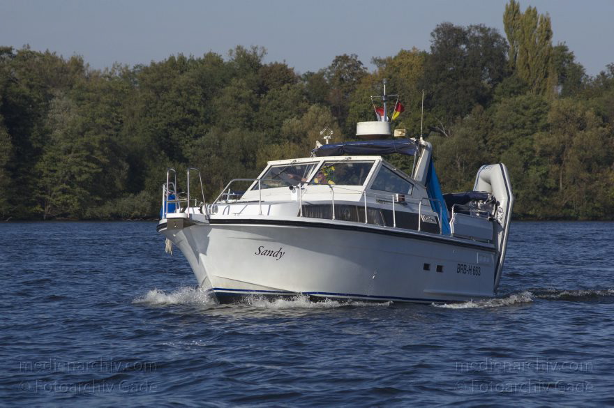 Berlin. Havel. Motorboote
2. 10. 2011. Berlin. Havel. Motorboote
Schlüsselwörter: 2011,Berlin,Boote,Havel,Motorboot,Motorboote,Sportboot,Sportboote