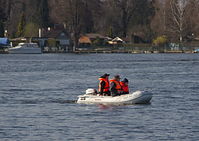 Schlauchboot-mit-Motor-20120224-130.jpg