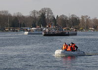 Schlauchboot-mit-Motor-20120224-131.jpg