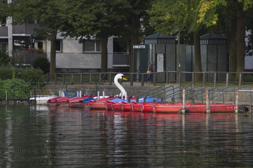 Berlin. Tegeler See. Ruderbootverleih Tegel
28. 9. 2013. Berlin. Tegel. Tegeler See. Ruderbootverleih Tegel
Schlüsselwörter: 2013,Berlin,Boote,Bootsverleih,Ruderbootverleih,Tegel,Tegeler See