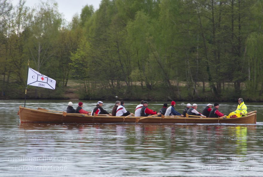 Ruderboot des Ruder-Club-Tegel 1886 e.V.
18. 4. 2014. Berlin. Fluss Havel bei Spandau. Ruderboot des Ruder-Club-Tegel 1886 e.V. Wassersport. Obere Havel
Schlüsselwörter: 2014,Berlin,Boote,Fluss,Havel,Ruder-Club Tegel 1886,Ruderboot,rudern,Wassersport