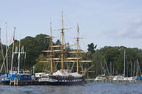 Dateiname=Royal-Louise-20110911-170.jpg
Dateigröße=201KB
Abmessungen: 880x584
hinzugefügt am: 08. Januar 2016 Royal-Louise-20110911-170.jpg