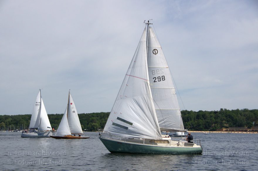 Berlin. Segelboote auf dem Wannsee
26. 5. 2012. Berlin. Zehlendorf. Segelboote auf dem Wannsee. segeln
Schlüsselwörter: 2012,Berlin,Boot,Boote,Segelboot,Segelboote,segeln,Sportboote,Wannsee,Wassersport,Zehlendorf
