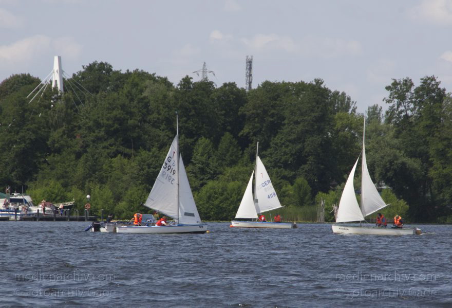 Berlin. Fluss Havel zwischen Tegel und Segelboote
13. 7. 2013. Berlin. Fluss Havel zwischen Tegel und Spandau. Segelboote. Segelschule
Schlüsselwörter: 2013,Berlin,Boot,Boote,Fluss,Havel,river,Segelboot,Segelboote,segeln,Segelschule,Wassersport