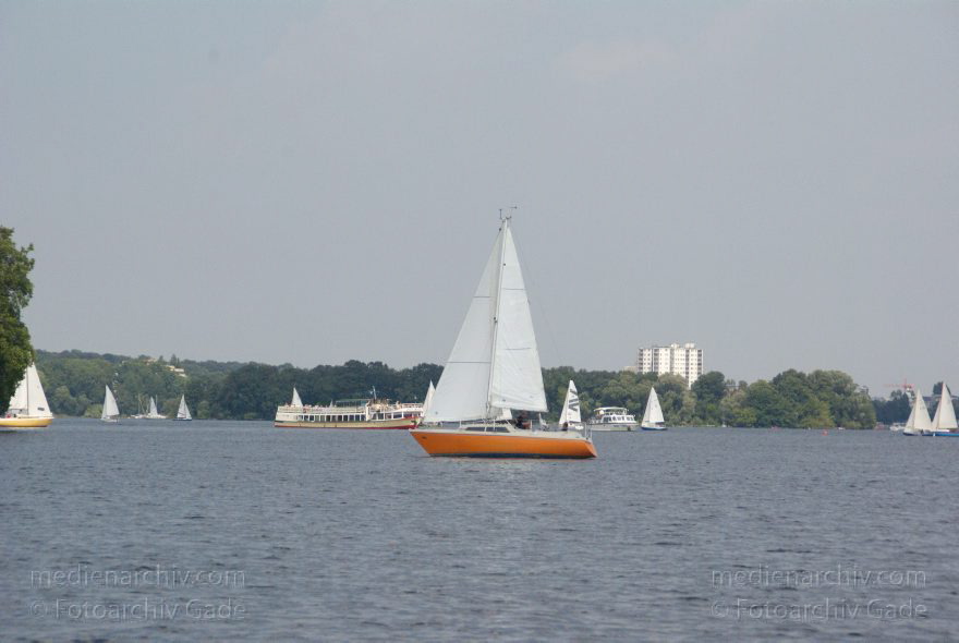 Berlin. Tegeler See. S inegelboot
9. 8. 2013. Berlin. Tegel. Tegeler See. Segelboot
Schlüsselwörter: 2013,Berlin,Boot,Boote,Reinickendorf,Segelboot,Tegel,Tegeler See,Wassersport