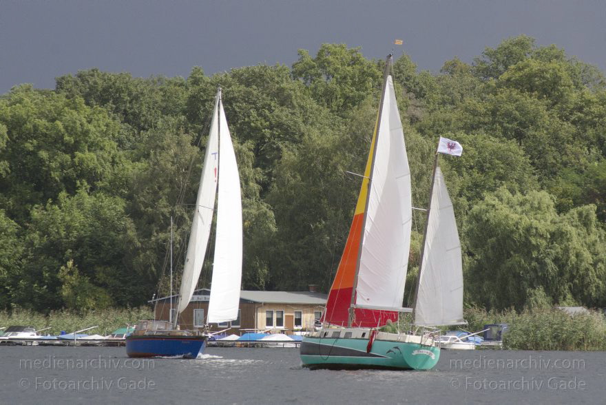 Berlin. Tegeler See. Segelboot
20. 8. 2013. Berlin. Tegel. Tegeler See. Segelboot
Schlüsselwörter: 2013,Berlin,Boot,Boote,Segelboot,Segelboote,Tegel,Tegeler See,Wassersport