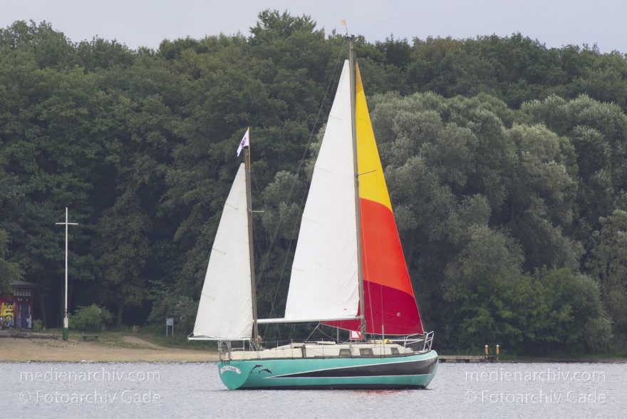 Berlin. Tegeler See. Segelboot
20. 8. 2013. Berlin. Tegel. Tegeler See. Segelboot
Schlüsselwörter: 2013,Berlin,Boot,Boote,Segelboot,Segelboote,Tegel,Tegeler See,Wassersport