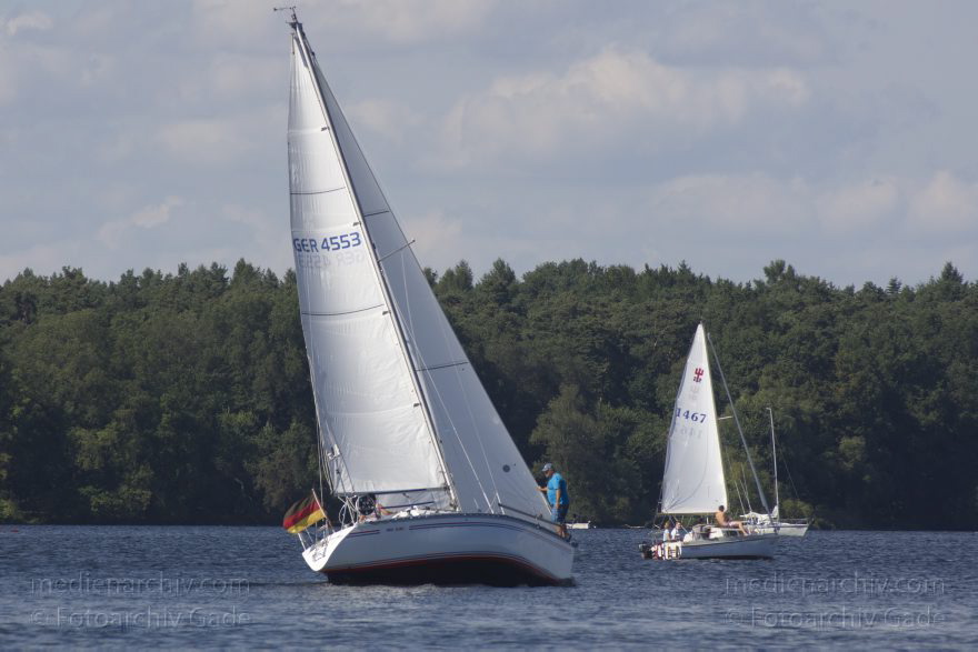 Berlin. Tegeler See. Segelboot
24. 8. 2013. Berlin. Tegel. Tegeler See. Segelboot
Schlüsselwörter: 2013,Berlin,Boot,Boote,Reinickendorf,Segelboot,Tegel,Tegeler See,Wassersport