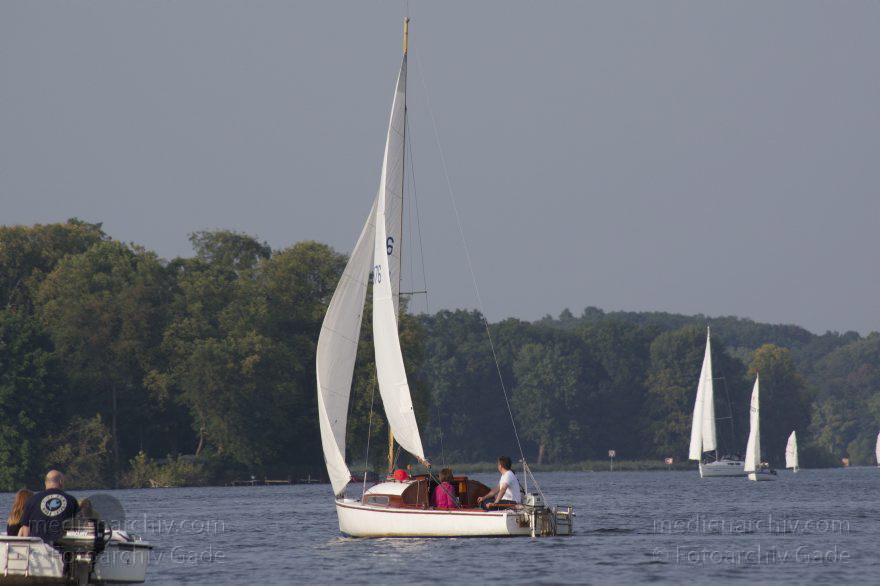 Berlin. Tegeler See. Segelboot
5. 9. 2014. Berlin. Reinickendorf. Tegeler See. Segelboot
Schlüsselwörter: 2014,Berlin,Boot,Jollenkreuzer,Reinickendorf,Segelboot,segeln,Tegel,Tegeler See