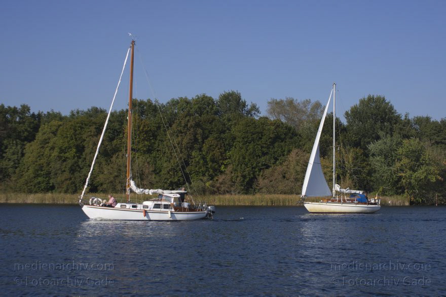 Berlin. Tegeler See. Segelboote
4. 10. 2014. Berlin. Reinickendorf. Tegeler See. Segelboote
Schlüsselwörter: 2014,Berlin,Boot,Reinickendorf,Segelboot,segeln,Tegel,Tegeler See,Wassersport