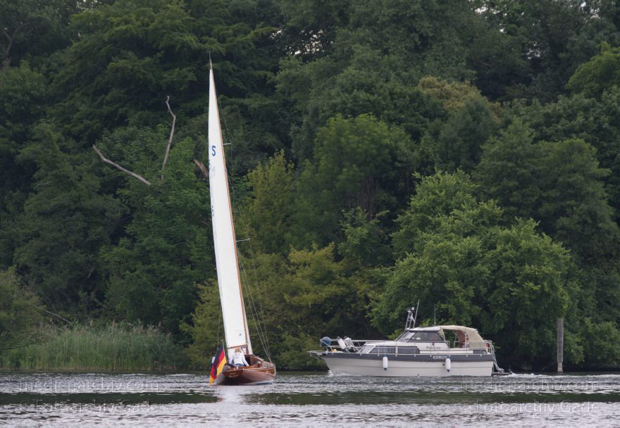 Berlin.  Tegeler See. Segelboot
11. 7. 2015. Berlin. Reinickendorf. Tegel. Tegeler See. Segelboot
Schlüsselwörter: 2015,Berlin,Boot,Reinickendorf,Segelboot,segeln,Tegel,Tegeler See,Wassersport