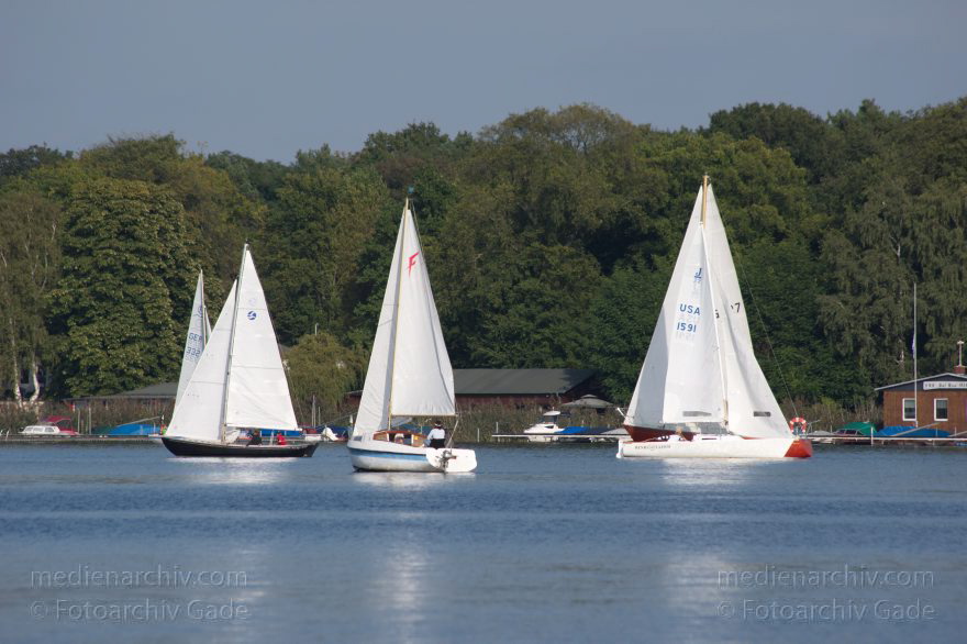 Berlin. Tegeler See. Segelboote
28. 9. 2014. Berlin. Reinickendorf. Segelboote auf dem Tegeler See
Schlüsselwörter: 2014,Berlin,Boot,Reinickendorf,Segelboote,segeln,Tegel,Tegeler See,Wassersport