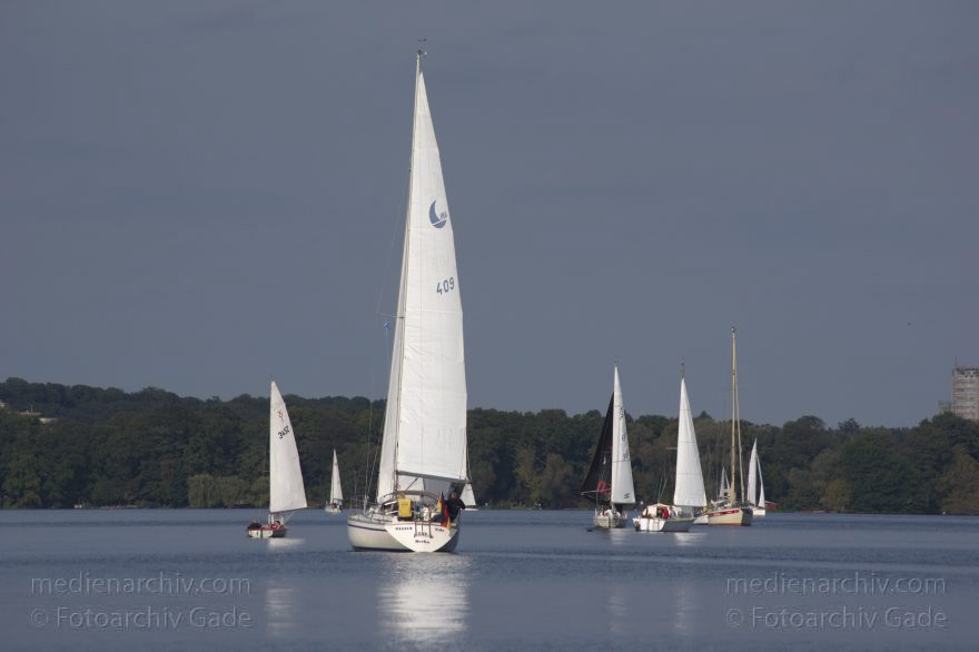 Berlin. Tegeler See. Segelboote
28. 9. 2014. Berlin. Reinickendorf. Segelboote auf dem Tegeler See
Schlüsselwörter: 2014,Berlin,Boot,Reinickendorf,Segelboote,segeln,Tegel,Tegeler See,Wassersport