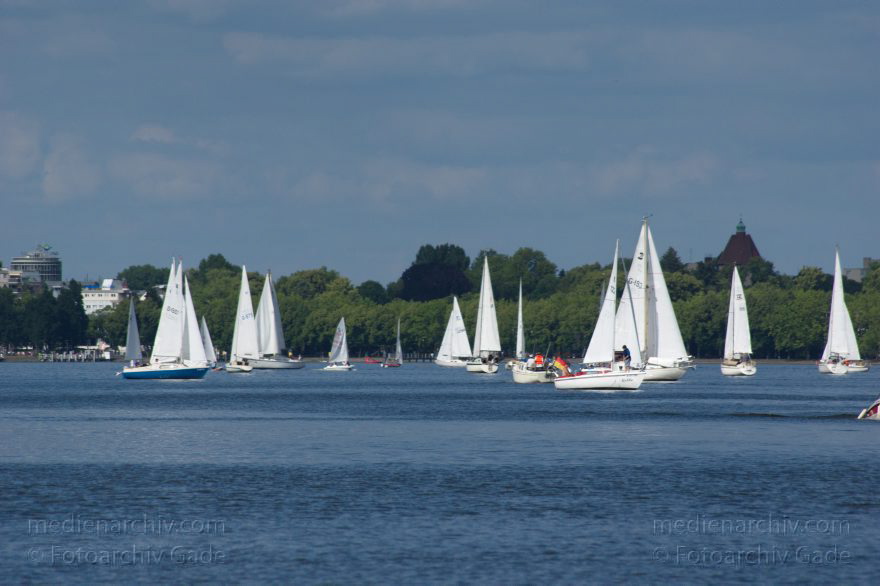 Berlin. Segelboote auif dem Tegeler See
28. 6. 2015. Berlin. Reinickendorf. Tegel. Tegeler See. Segelboote. Wassersport. segeln
Schlüsselwörter: 2015,Berlin,Boot,Reinickendorf,Segelboot,segeln,Tegel,Tegeler See,Wassersport