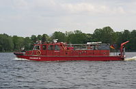 Feuerwehr-Loeschboot-20130516-106.jpg