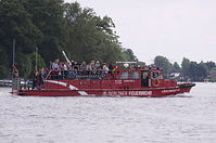 Feuerwehr-Loeschboot-III-20140628-119.jpg