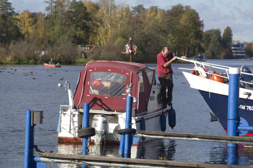 Berlin. Tegeler See. Ziehen eines Motobootes
Schlüsselwörter: Berlin,Boote,,Motorboot,Tegel,Tegeler See,2013,Reinickendorf