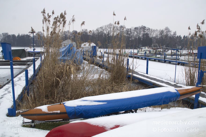 Schlüsselwörter: Berlin,Boote,,Eis,Fluss,Havel,Schnee,Tegel,Winter,Winterlager,2014,Reinickendorf
