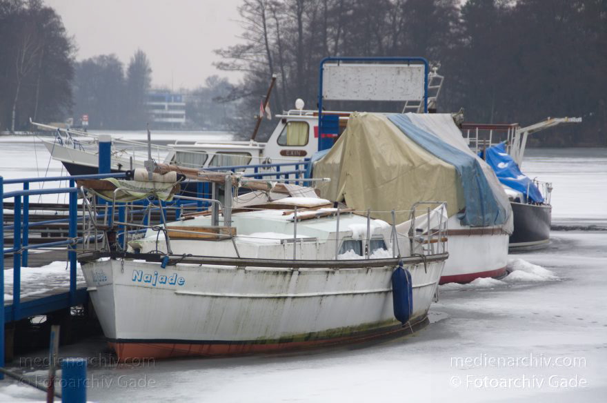 Schlüsselwörter: Berlin,Boote,,Eis,Fluss,Havel,Schnee,Steg,Tegel,Winter,Winterlager,2014,Reinickendorf