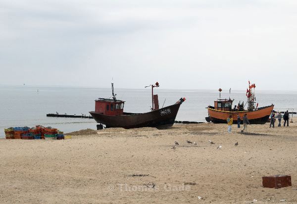 Fischerboot auf dem Strand.