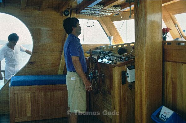 Rudergänger auf dem Segelschiff