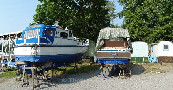 DeuB-Te20110521-22 Alte Boote auf Böcken.