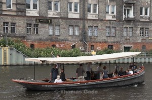 Pfingsten. Kahnpartie auf der Spree.