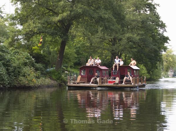 Zwei Flöße auf dem Griebnitzkanal
