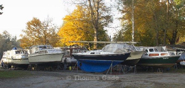 Bootshaus Saatwinkel. Die Boote sind ordentlich aufgestellt. Die Boote sind ordentlich aufgestellt.