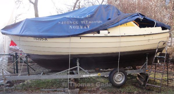 Boot im Winterlager. Ist ein neuer Unterwasseranstrich fällig? 