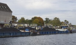 Fünf Schubverbände im Päckchen