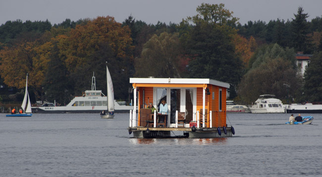 Hausboot auf der Havel bei Tegelort