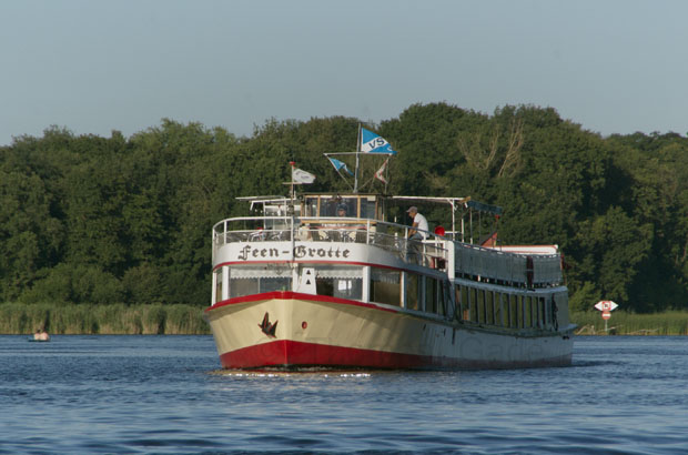 MS Feen Grotte auf dem Tegeler See 