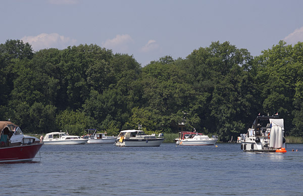 Ankernde Boote im Tegeler See